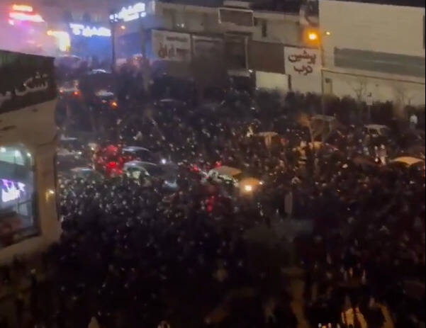 流亡王儲號召!伊朗祭斷網、斷話 抗議活動仍持續升級