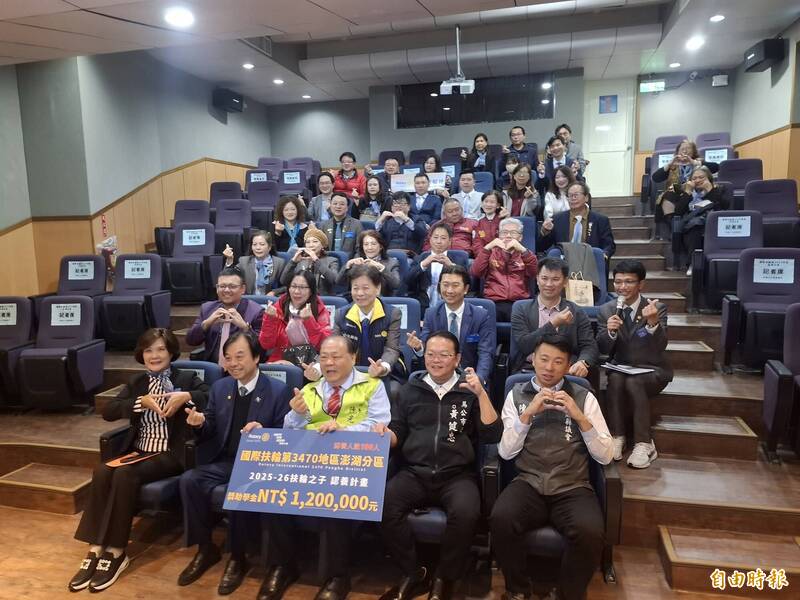「扶輪之子獎助金」助學澎湖超過160學生 每人1萬2
