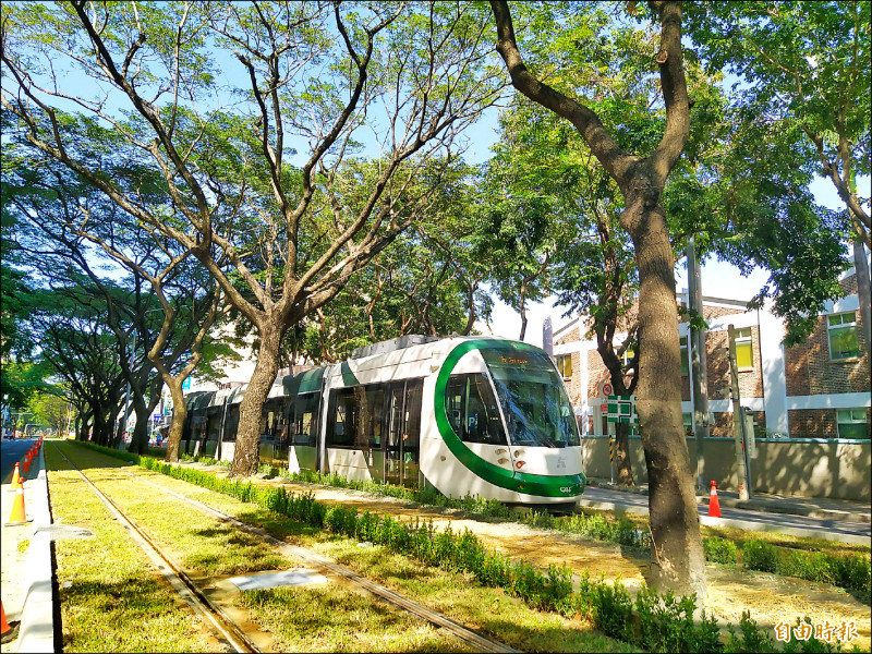 縮短班距 高雄輕軌將增購14列車