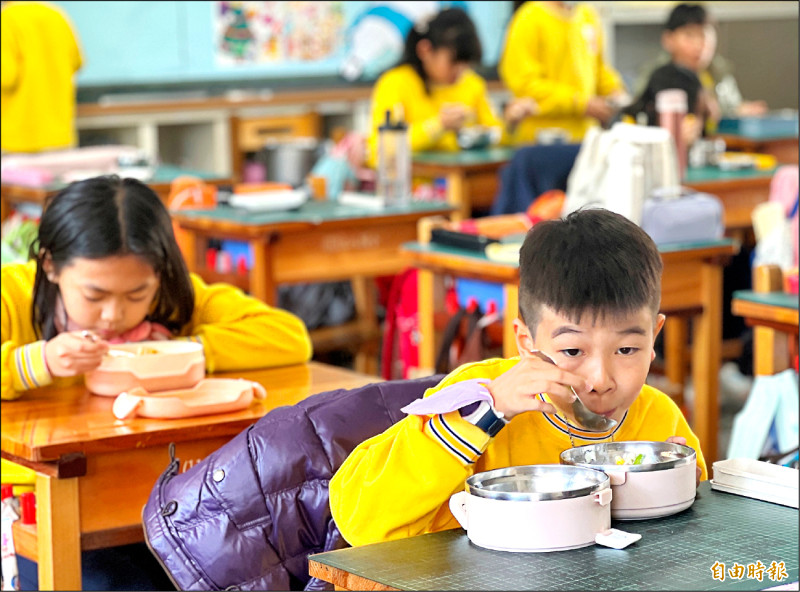 盧秀燕喊營養午餐免費 竟要中央補助