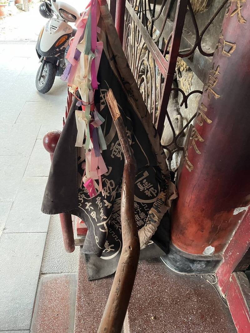 深夜闖台南縣城隍廟折令旗、焚儀杖 警調監視器逮身心障礙男