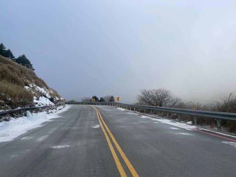 入夜氣溫可能結(jié)冰！合歡山臺14甲17:00預(yù)警關(guān)閉。