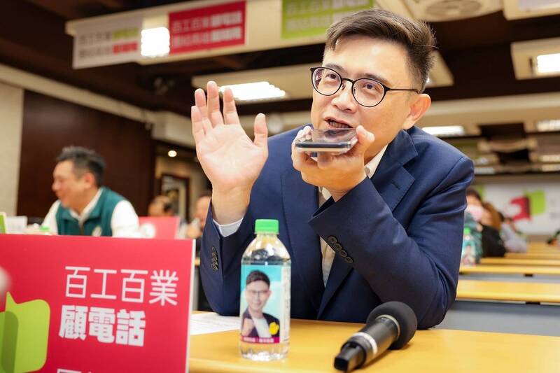 賴瑞隆號召「百工百業顧電話」 一人再拉20親友初選票