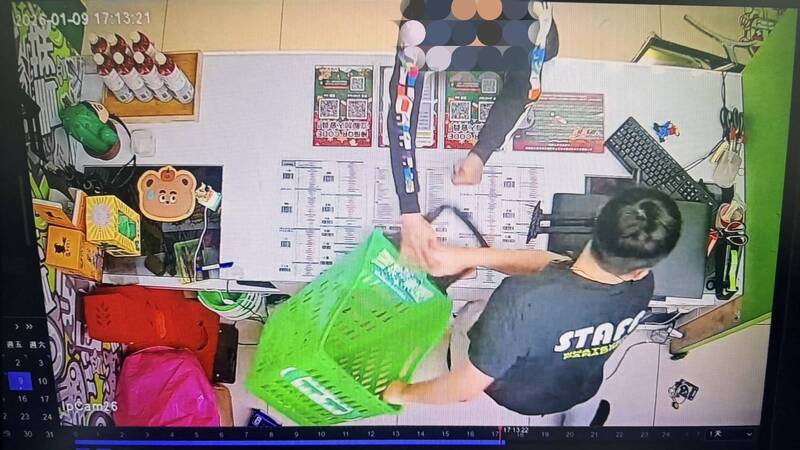 網(wǎng)紅“李儒哥”開娃娃店遭脫序男鬧事砸店