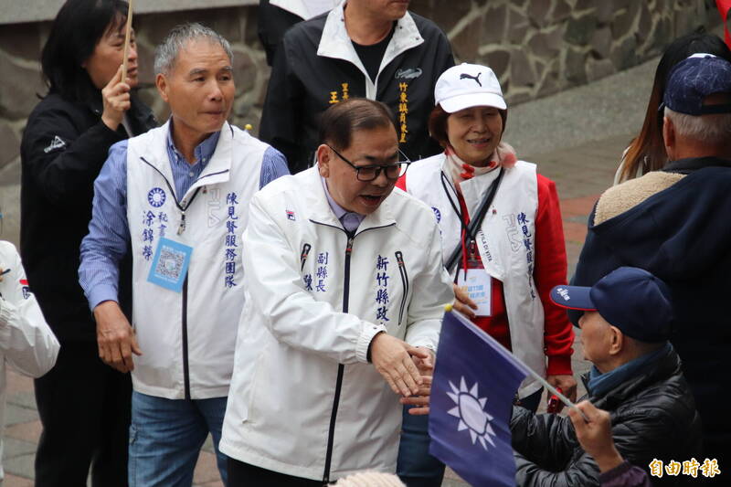 徐欣瑩在竹縣舉行大誓師，陳見賢在端發(fā)展湖口、新豐拍賣「牛肉」。