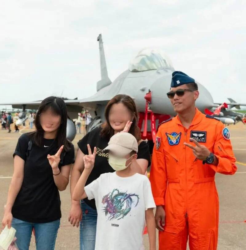 F-16V飛官辛柏毅失聯 6架次軍機9艦艇持續搜救