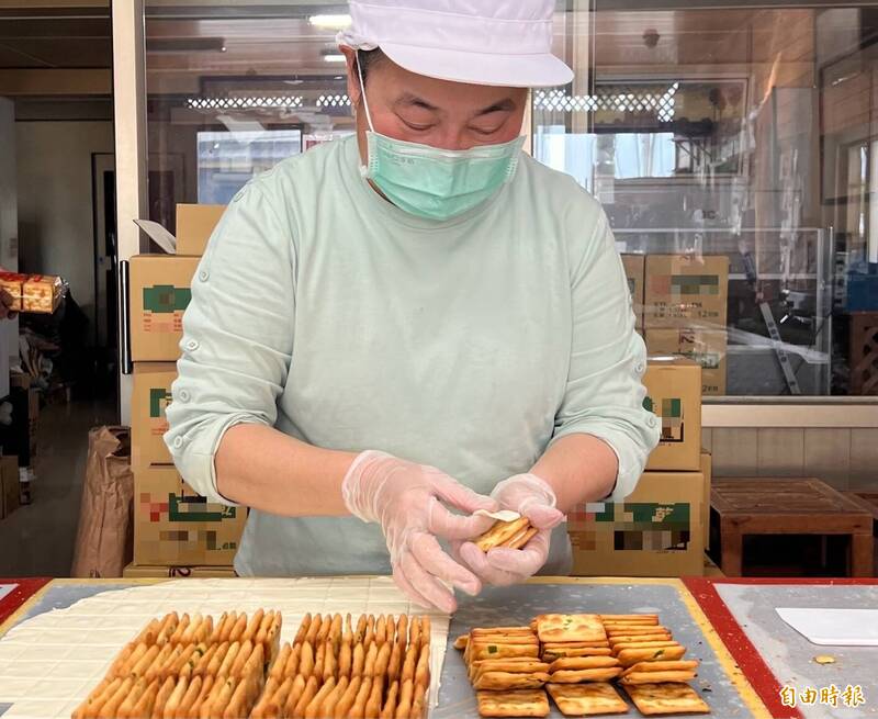堅持單一口味 屏東高樹香蔥牛軋餅暢銷10餘年