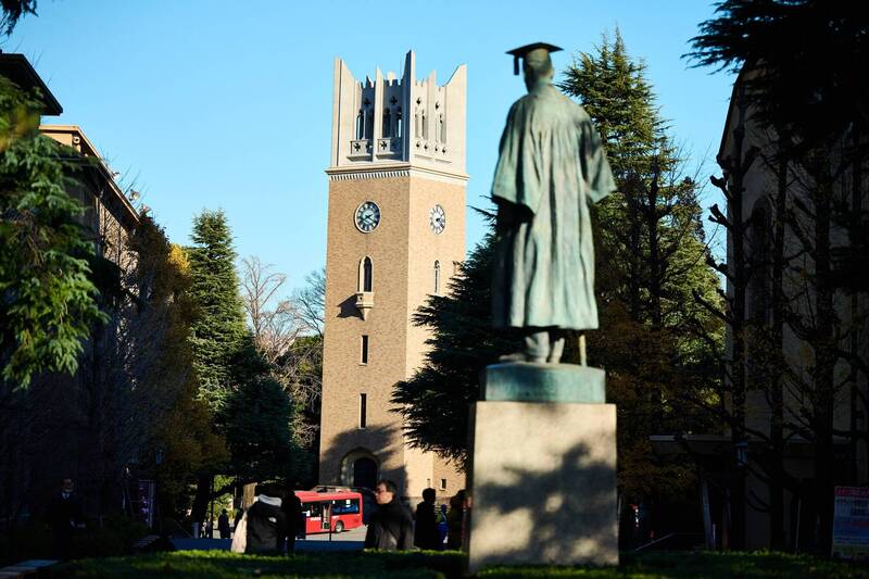 日本名校早稻田大學表示，有5名研究生涉及中國人多益作弊事件，因此取消入學資格。圖為早稻田大學校區。（圖擷自早稻田大學臉書）
