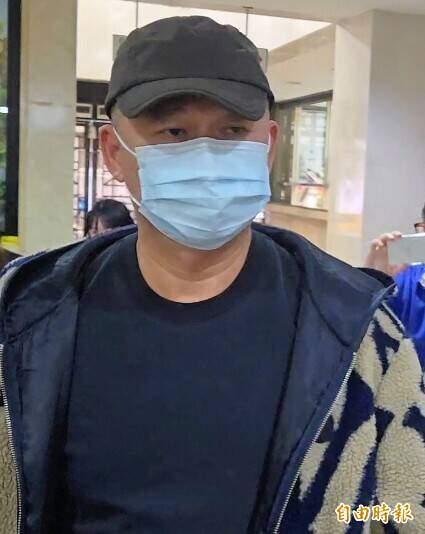 「爱莱森林渡假村」登记负责人曾国恩。（记者王定传摄）