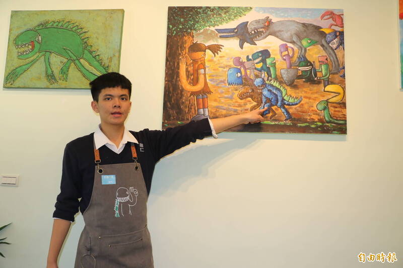 星兒小畫家郁昕熱愛畫恐龍 父母為他開「恐龍畫食」文創咖啡館