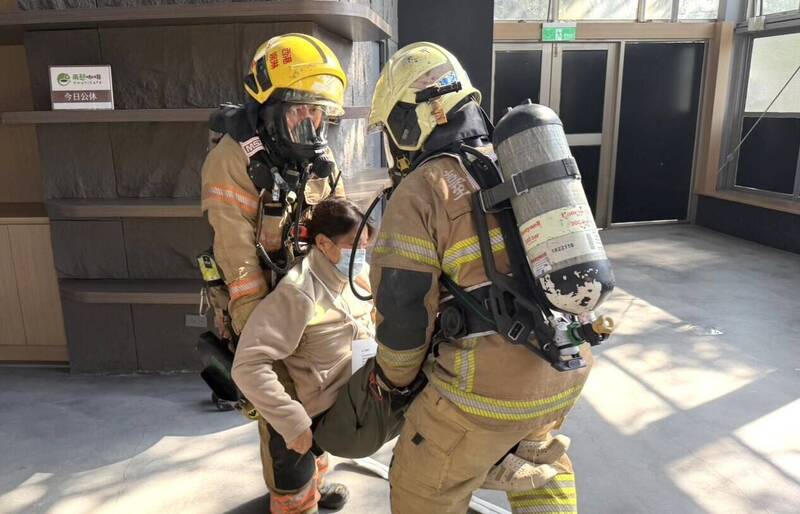 演练测试顽皮世界园区自主应变能力及消防抢救应用。（第三救灾救护大队提供）