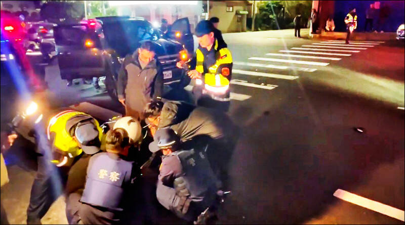 涉毒猛男舞者基檢咆哮拒上銬 法院裁定暫時安置