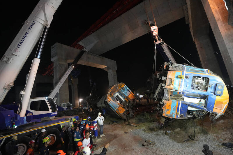 泰國高鐵吊車砸列車增至30死 總理：承包商須付責任