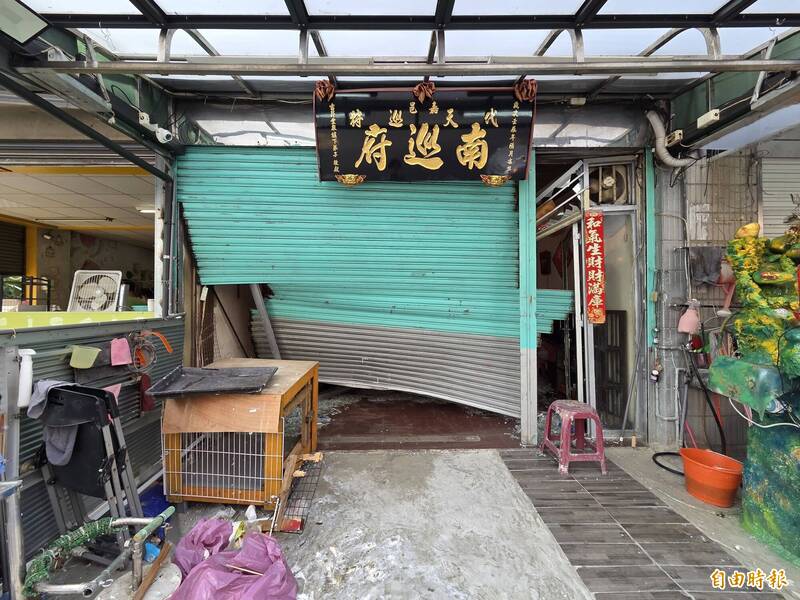 嘉義市私人神壇疑債務糾紛 10多人上門砸廟還開車撞門