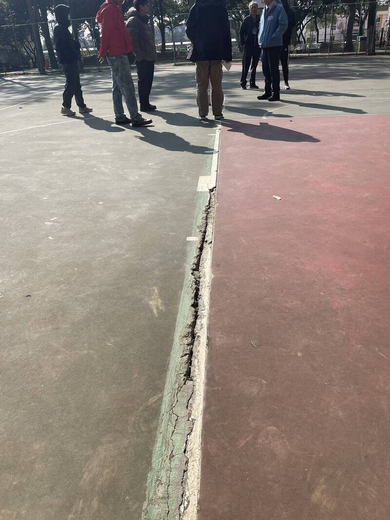 桃園平鎮新寶公園地坪不平籃球場老舊公所將改善