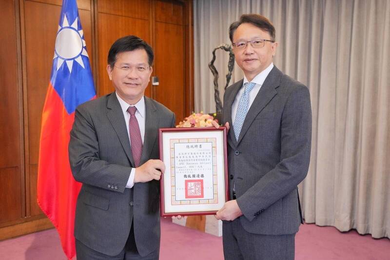 林佳龍午宴APEC企業諮詢委員會代表 代表總統頒發續任聘書