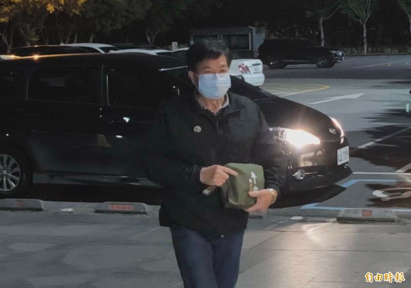 花莲县光复乡长林清水深夜移送花莲地检署复讯。（记者王锦义摄）