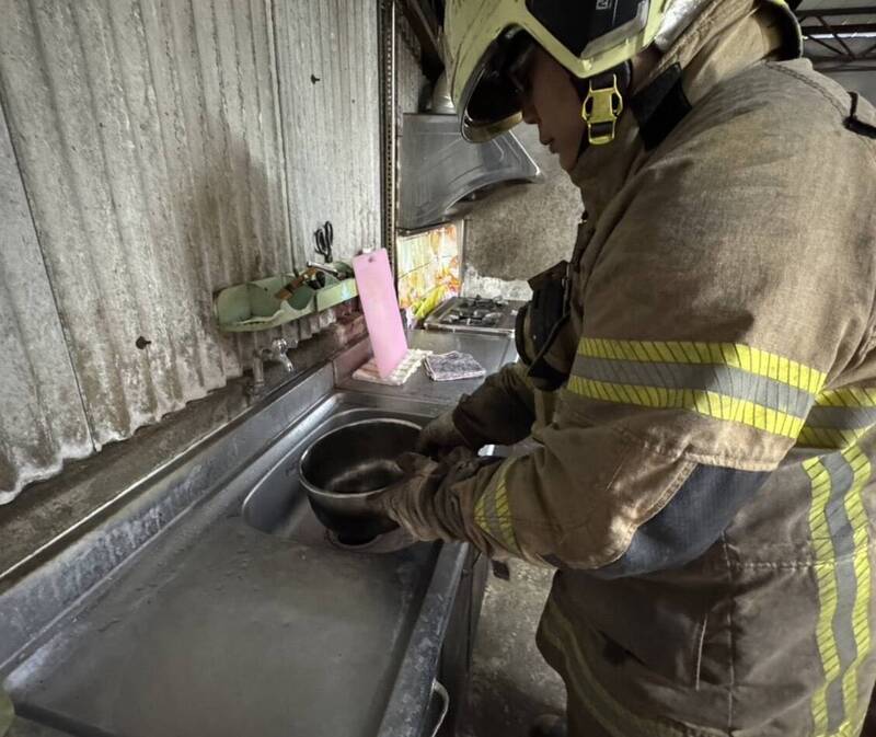 3樓拜拜忘記1樓燒熱水險釀災 南市消防局籲：人離火一定要熄