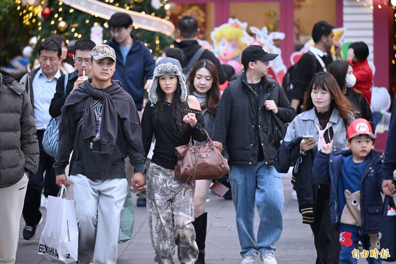 北部今晚溫度急降！ 強烈大陸冷氣團南下  山區防局部大雨