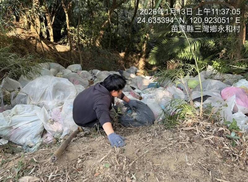 抓到了！苗栗永和山水庫遭棄置40噸垃圾 源頭是竹科電子廠