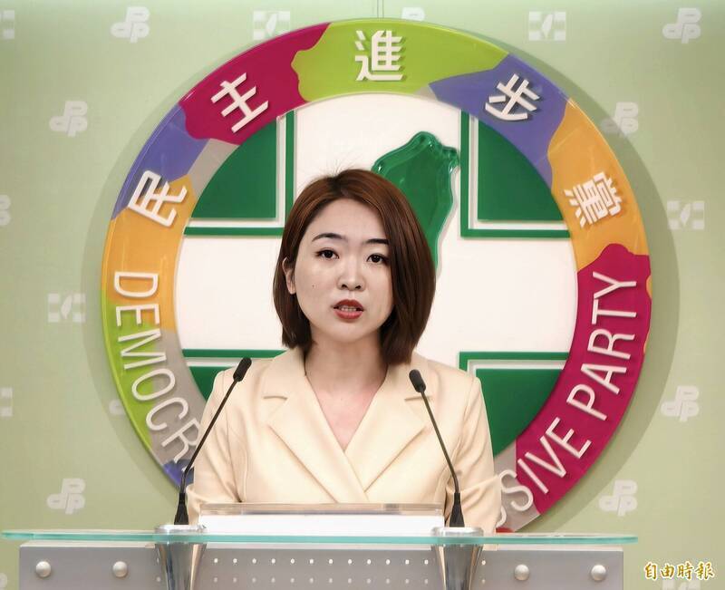 藍白8度封殺國防預算 民進黨嗆：是在等中國同意？