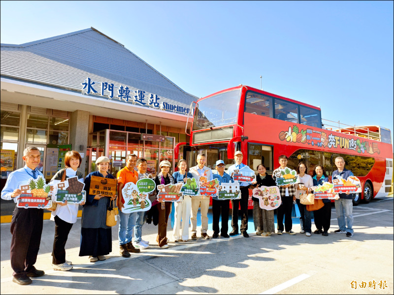 雙層巴士在屏東路段出現(xiàn)故障，遊客需繞行山路。