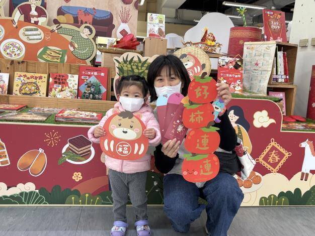 「讀」家好禮！竹縣馬年限量創意春聯與紅包袋  1次借10本書就能兌換