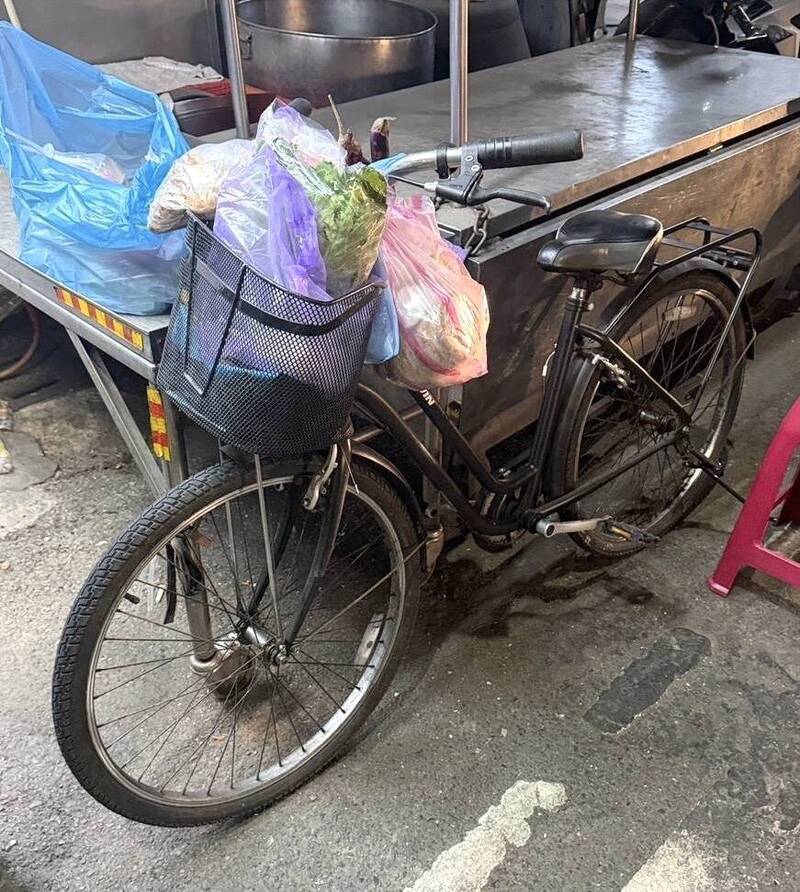 9旬翁腳踏車滿載食材狂騎14公里迷途 只為「幫返台孫女加菜」