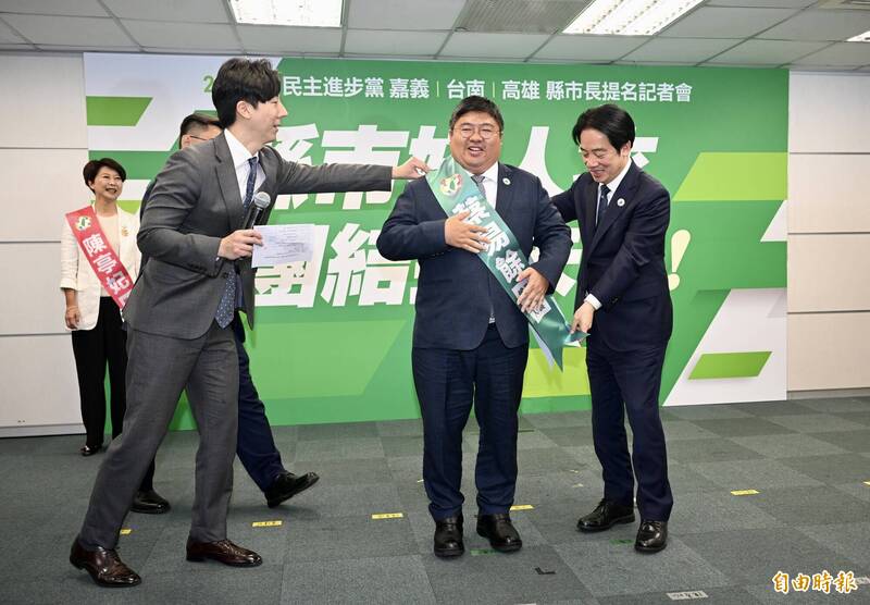 漏網鏡頭》蔡易餘背帶「卡卡」賴清德幫穿 翁章梁認證：最靈活胖子