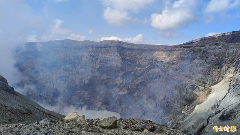 阿蘇火山直升機墜毀 失蹤台灣旅客家屬趕往熊本