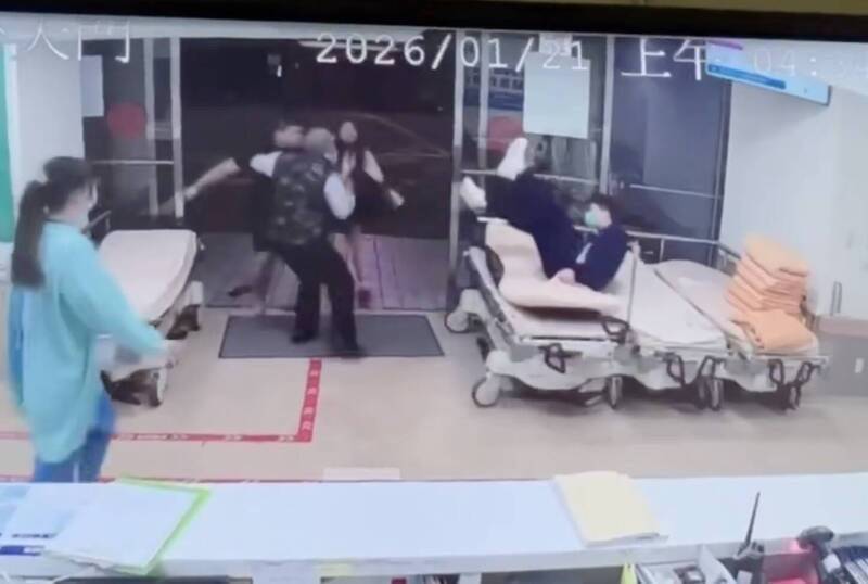 急診室變拳擊場!追打醫師未果再毆護理師 暴走壯男慘了