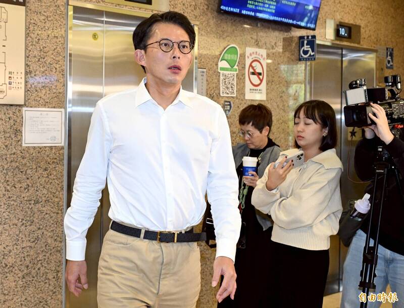 陳培瑜北檢告發涉犯洩漏國家機密 黃國昌:「法盲」做好立委本分吧