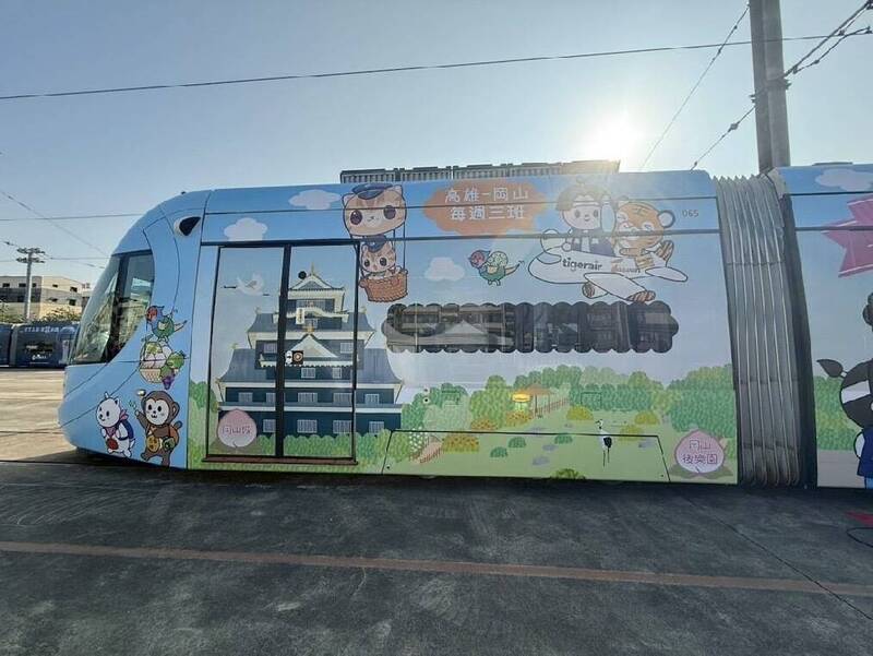 虎航、高捷與岡山縣打造彩繪輕軌首航 台日3吉祥物陪伴乘車