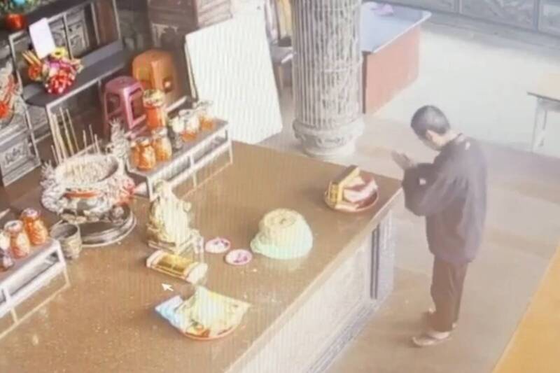 宵小也懂？吉伊卡哇蛋糕 放供桌10分鐘遭竊