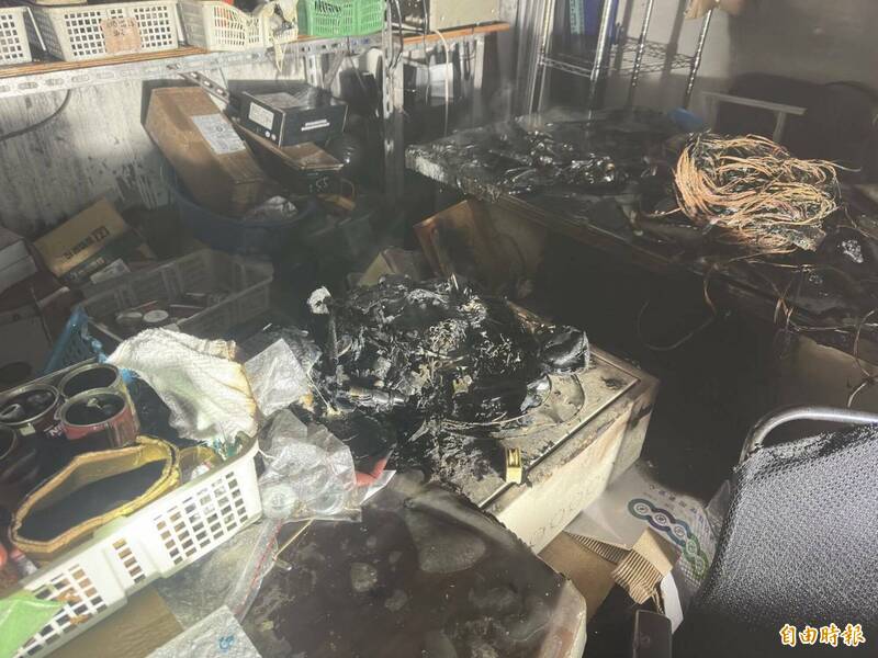 消防粉专「消防神主牌」表示,很多时候,杀死人的不是火,而是你们堆叠出来的「环境」。示意图。(资料照) 消防粉专「消防神主牌」表示,很多时候,杀死人的不是火,而是你们堆叠出来的「环境」。示意图。(资料照)