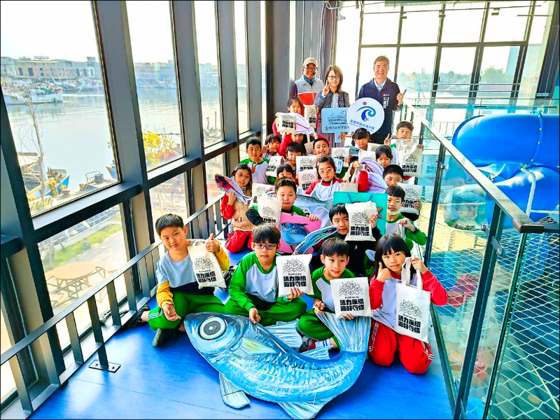 蚵子寮海洋教室 國小師生走讀