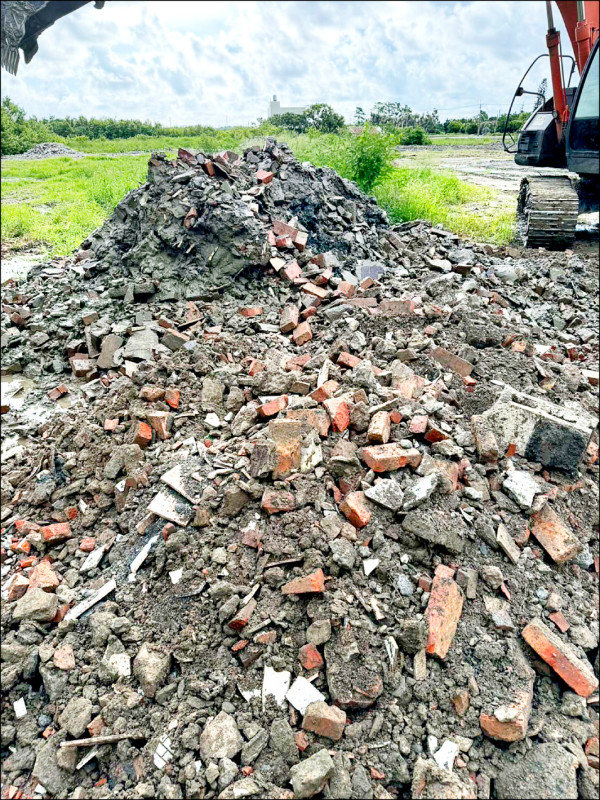 廢棄物濫倒台南魚塭農地 40個足球場大 不法獲利2865萬 起訴102人、27家公司