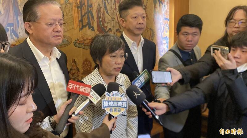 赴靈堂向詹能傑致敬 劉世芳眼眶泛紅：積極簽辦入祀忠烈祠