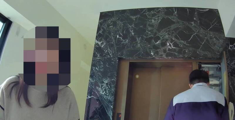 脫困許女仍心有餘悸。（民眾提供）