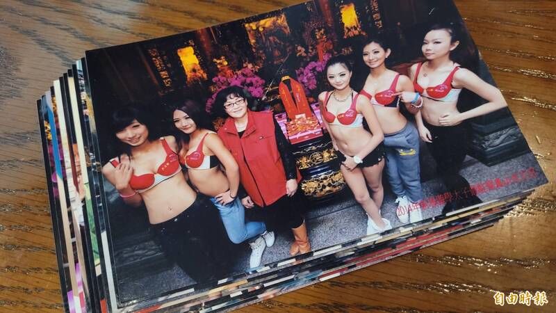 馬年「焱」招財!女企業家贈陳亭妃「34B」祝馬罩成功