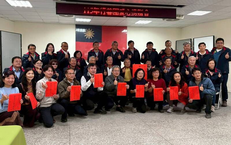 寒冬送暖!台南鹽水區行善團捐善款 助10校弱勢兒少安心求學