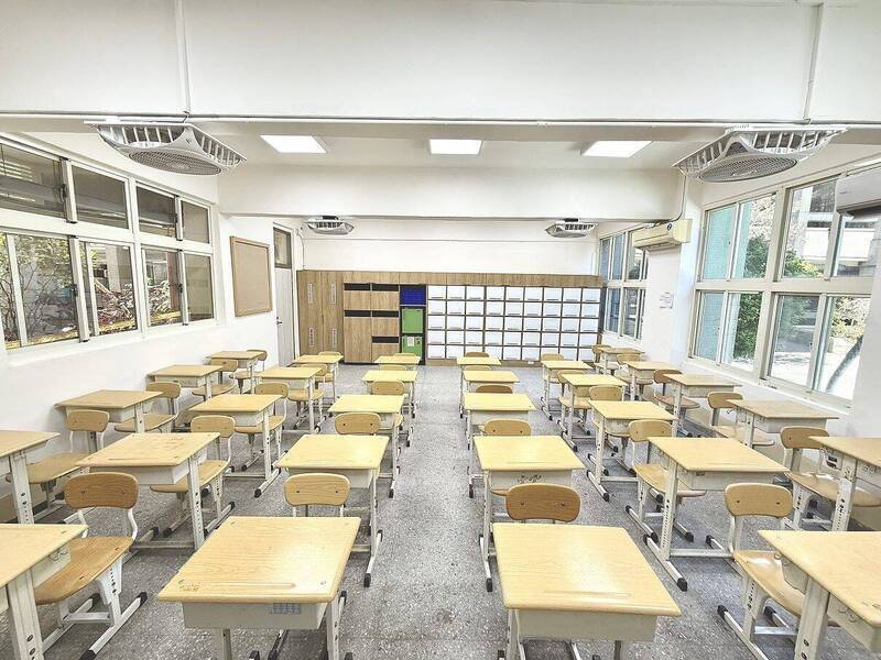 外套放膝蓋上也不行！南部高中期末考後百人吞警告掀熱議