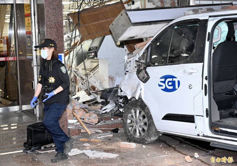 三立採訪車衝進彰銀釀10傷 高速暴衝畫面曝光