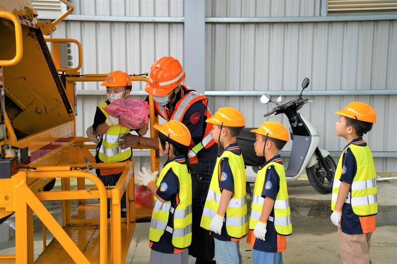 新北「2026小小清潔隊員體驗營」1/26起報名 親子一起學環保