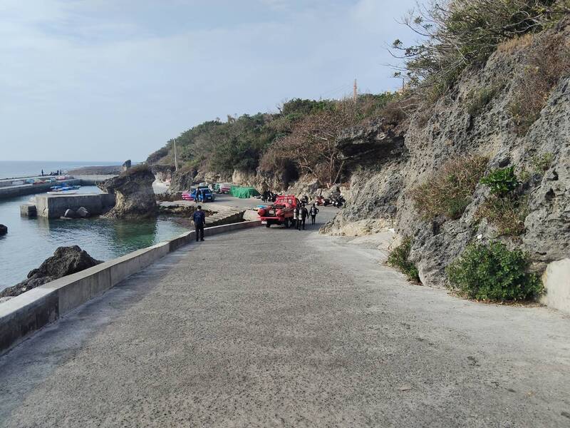 資深女潛水教練下水失聯 警消海巡搜救中。（屏縣消防提供）