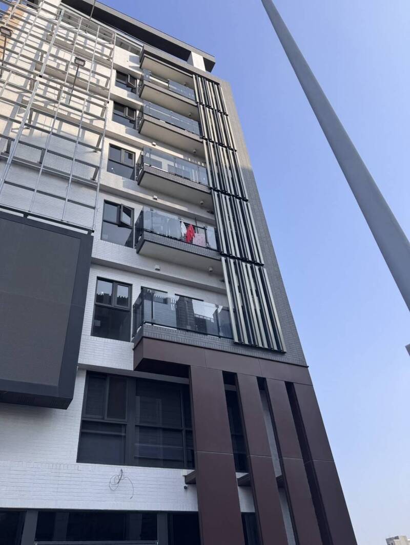 台中西屯大樓遭掃射傳「槍擊聲」！豪宅、汽車接連中彈- 社會- 自由時報電子報