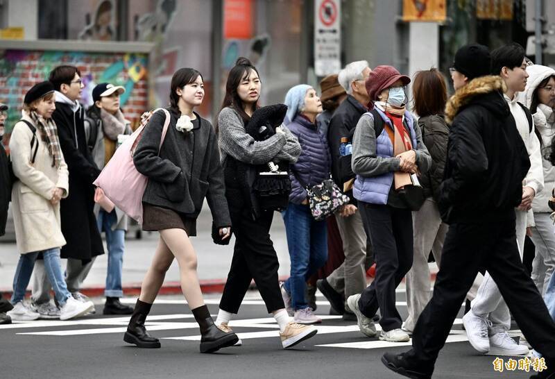 週末回溫北東有雨！下週又有鋒面、冷氣團來襲