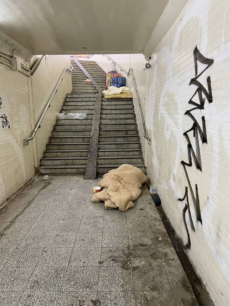 桃園是落後國家? 龍岡人行地下道昏暗、髒亂 地方爭取設監視器