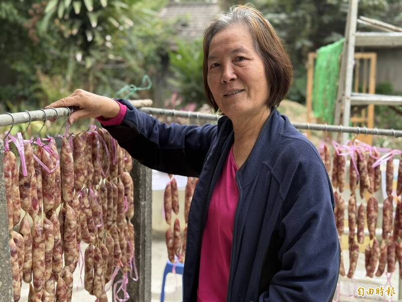 18年於返鄉(xiāng)守護(hù)眷村，獲首屆「金眷獎」特別貢獻(xiàn)獎。