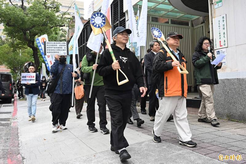 國民黨修法為不當黨產解套 民團赴立院抗議籲退回